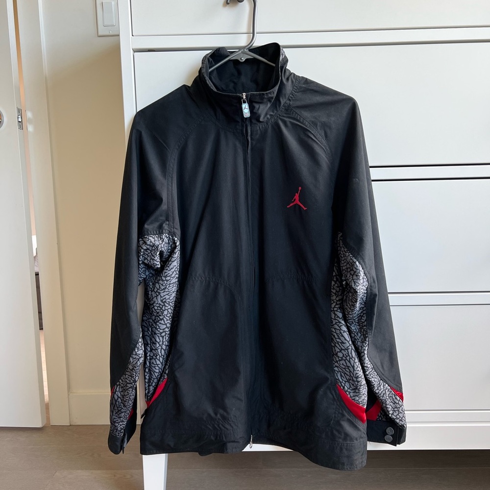 Nike Jordan men’s flight elephant print zip up jacket in size Small